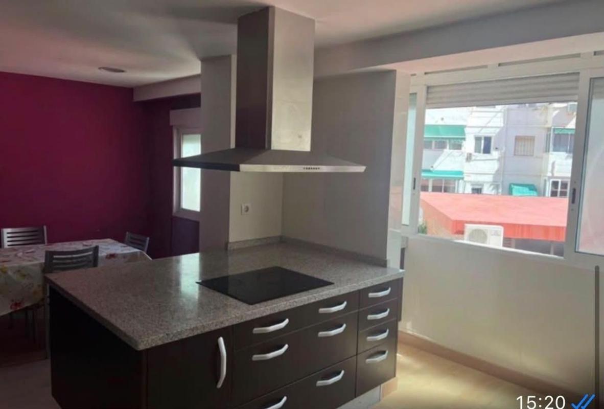 Venta de piso en Piso en Plà del Bon Repòs-La Goteta, Alicante / Alacant, Alicante / Alacant
photo 1