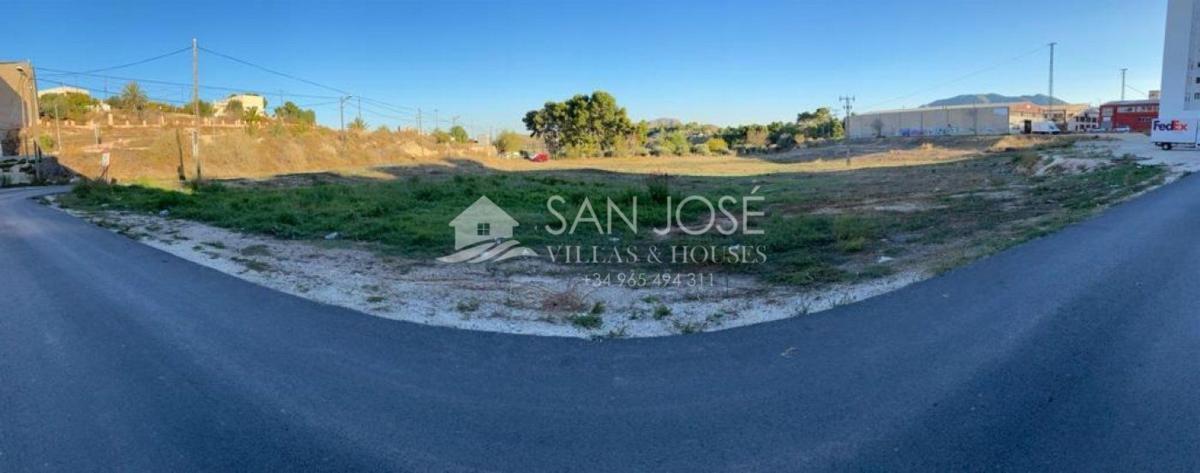 Terreno en venta en Monovar, Alicante photo 2