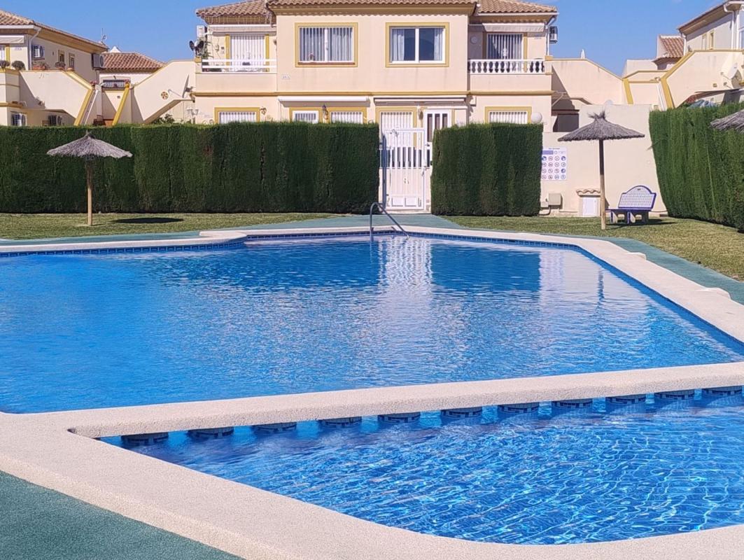 Venta de piso en Piso en Calle del Cuervo, Playa Flamenca, Orihuela, Orihuela
photo 2