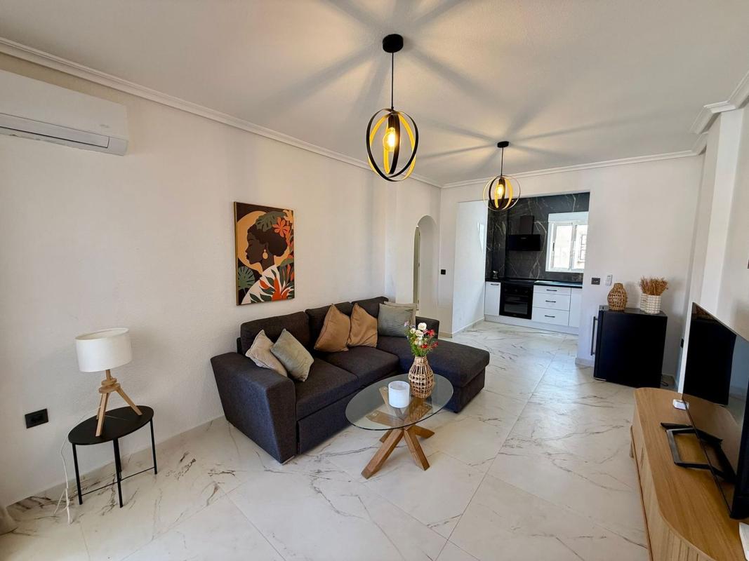 Venta de piso en Piso en Calle Laguna de Fuentilleja, Zona Lago - Los Almendros, Orihuela, Orihuela
photo 1
