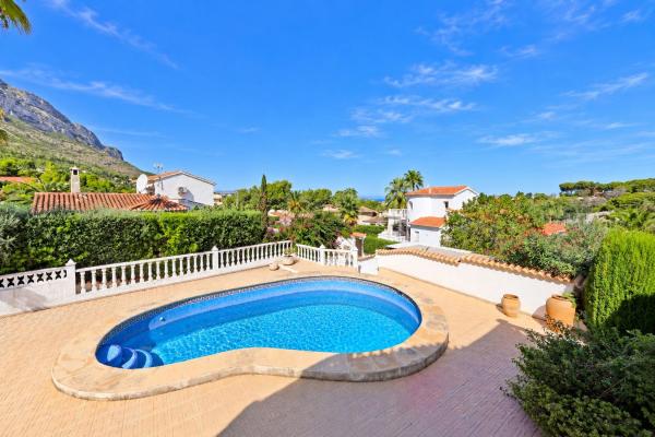 Casa o chalet independiente en Calle Cirera s/n, El Montgó, Denia photo 1