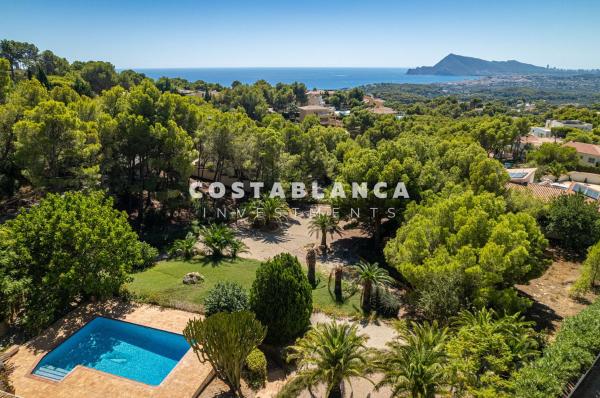 Chalet wolnostojący na sprzedaż w Casa o chalet en Calle Principal de la Serra, Zona de Mascarat, Altea, Altea thumbnail 2