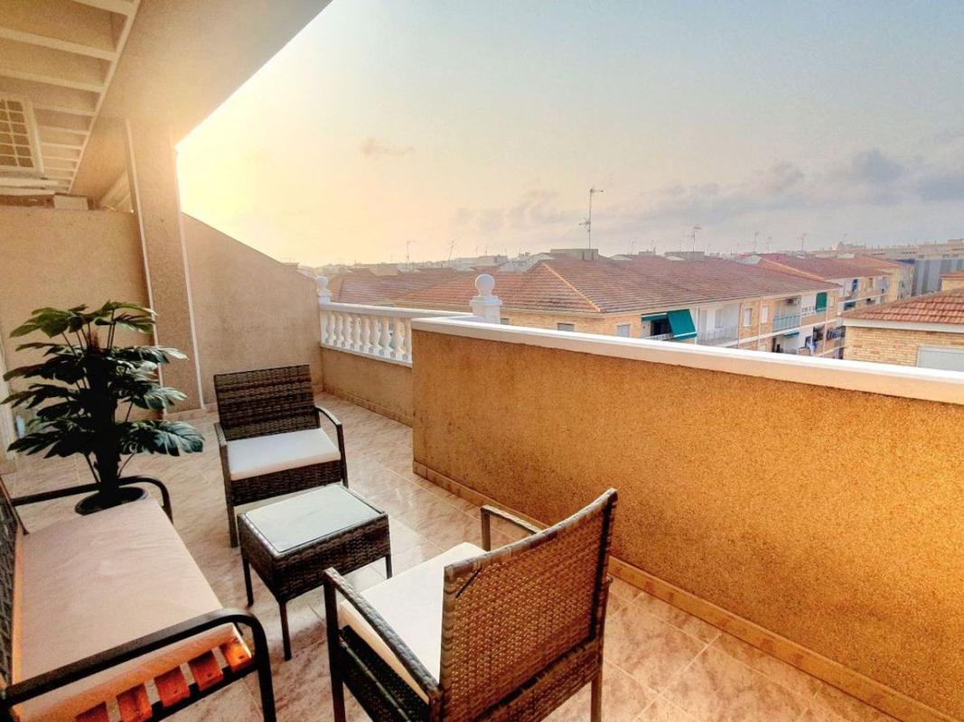 Продажа пентхауса на  Ático en Calle Caballero de Rodas, Las Piscinas Naturales, Torrevieja, Торревьеха photo 3