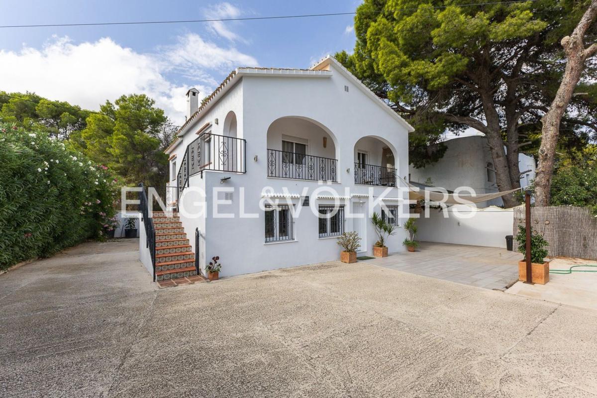Properties for sale and rent in Spain photo 1