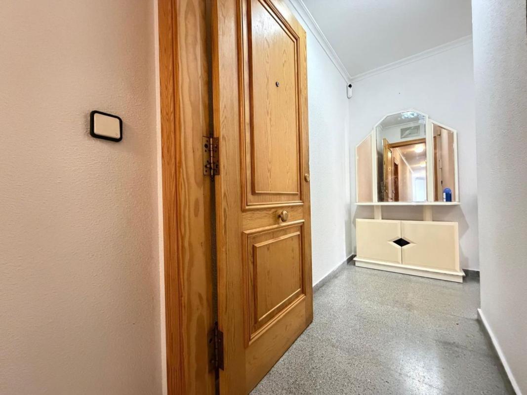 Venta de piso en Piso en Calle San Pascual, Avenida Habaneras - Curva de Palangre, Torrevieja, Torrevieja
photo 2