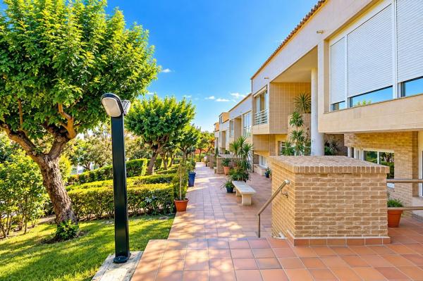 Chalet independiente en venta en Casa o chalet en Cabo de las Huertas, Alicante / Alacant, Alicante / Alacant
thumbnail 3