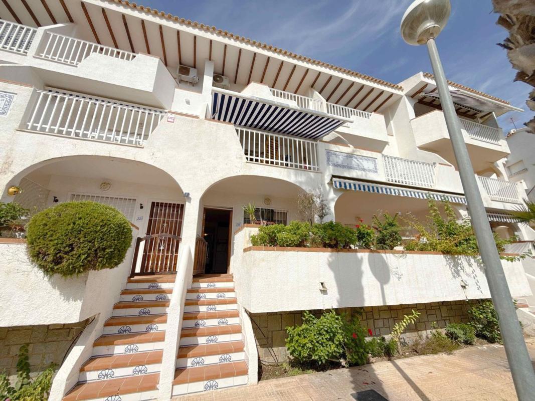 Venta de piso en Piso en Avenida de las Adelfas, Aguamarina, Orihuela, Orihuela
photo 1