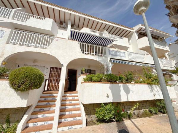 Venta de piso en Piso en Avenida de las Adelfas, Aguamarina, Orihuela, Orihuela
photo 1