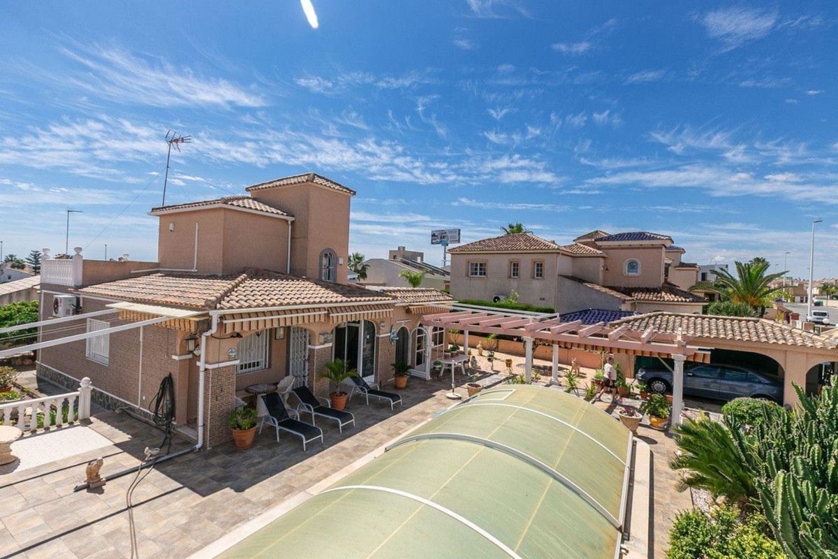 Venta de chalet independiente en Casa o chalet en Los Balcones - Los Altos del Edén, Torrevieja, Torrevieja
photo 1