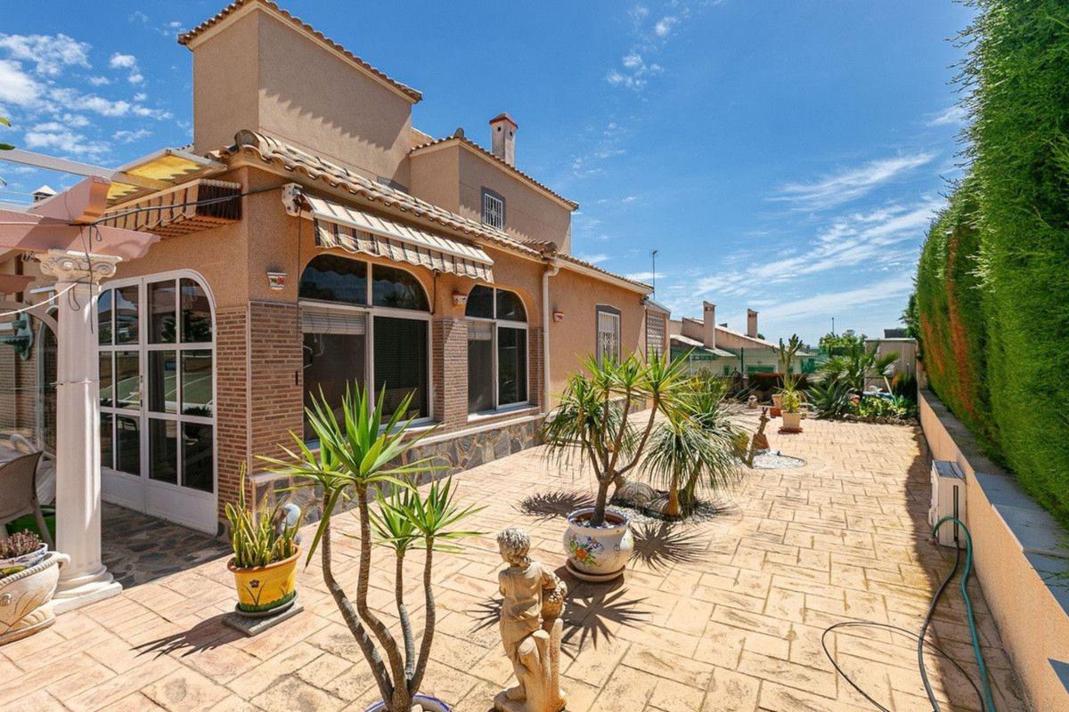 Venta de chalet independiente en Casa o chalet en Los Balcones - Los Altos del Edén, Torrevieja, Torrevieja
photo 2