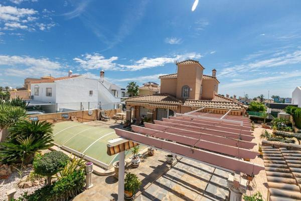 Chalet wolnostojący na sprzedaż w Casa o chalet en Los Balcones - Los Altos del Edén, Torrevieja, Torrevieja thumbnail 3