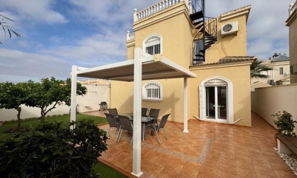 Chalet independiente en venta en Casa o chalet en Aguas Nuevas, Torrevieja, Torrevieja
thumbnail 2