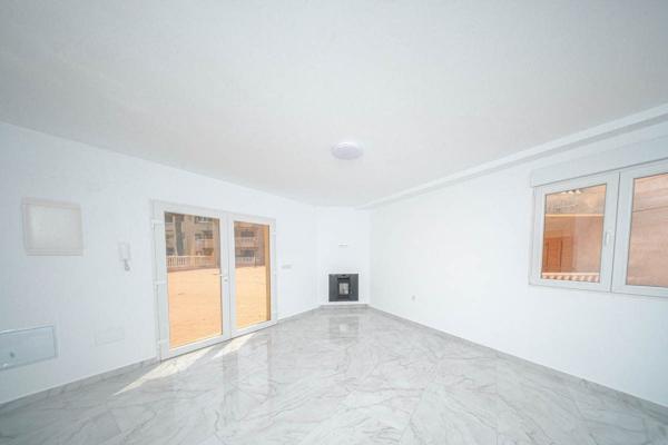 Продажа квартиры на Piso en Calle Helsinki, Playa de los Locos, Torrevieja, Торревьеха
thumbnail 3
