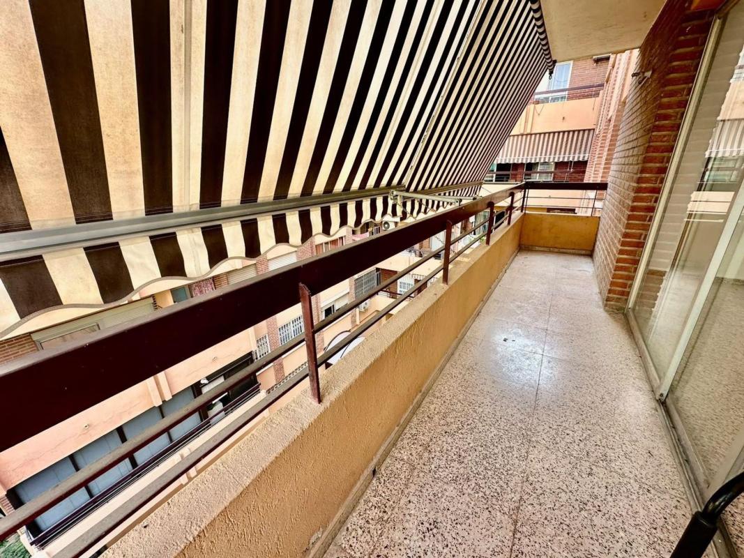 Venta de piso en Piso en Calle de los Doscientos, Babel, Alicante / Alacant, Alicante / Alacant
 photo 2