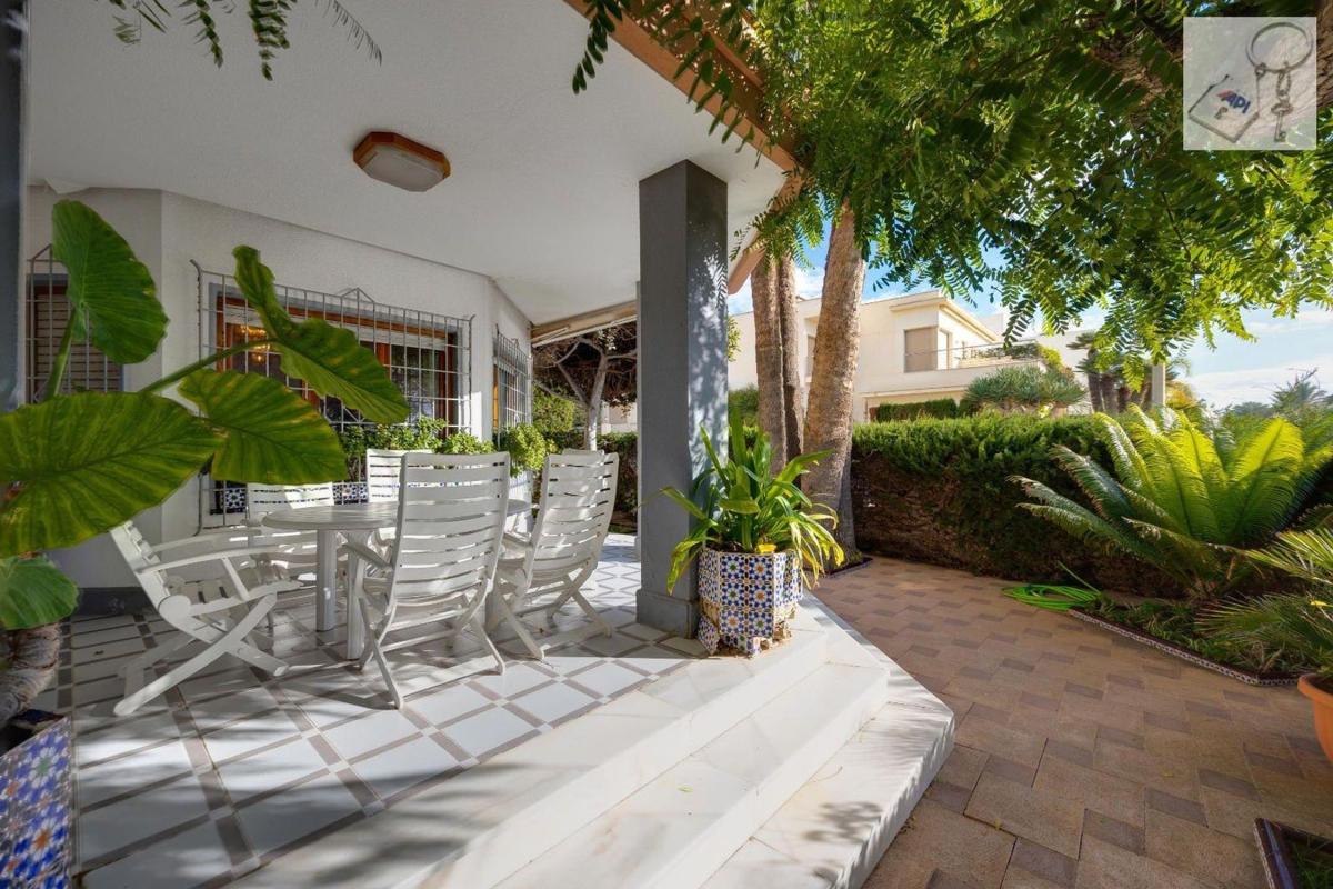 Sprzedaż niezależnego domku jednorodzinnego w Casa o chalet en Calas de Santiago Bernabeu, Santa Pola, Santa Pola photo 2