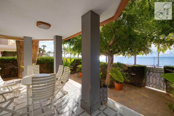 Chalet wolnostojący na sprzedaż w  Casa o chalet en Calas de Santiago Bernabeu, Santa Pola, Santa Pola photo 4