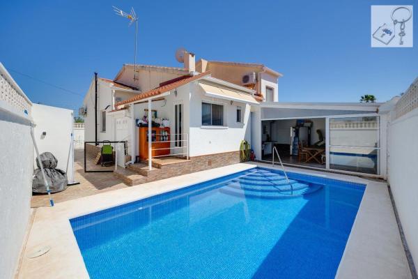 Частный шале на продаже в Casa o chalet en San Fulgencio, Сан-Фульхенсио photo 1