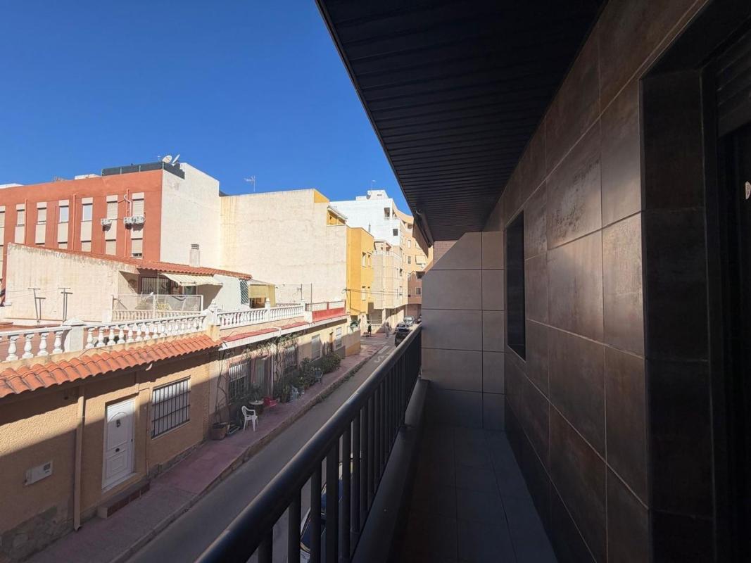 Venta de piso en Piso en Carretera de la Mata, Zona los Frutales, Torrevieja, Torrevieja
 photo 2