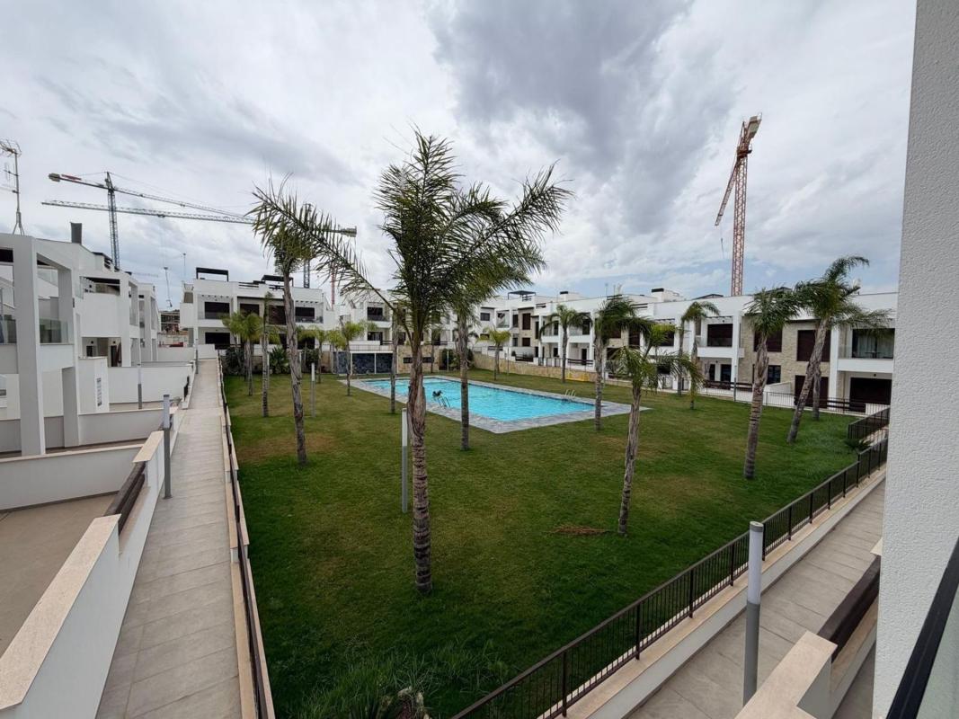 Venta de piso en Piso en Calle Calpe, Los Balcones - Los Altos del Edén, Torrevieja, Torrevieja
photo 1