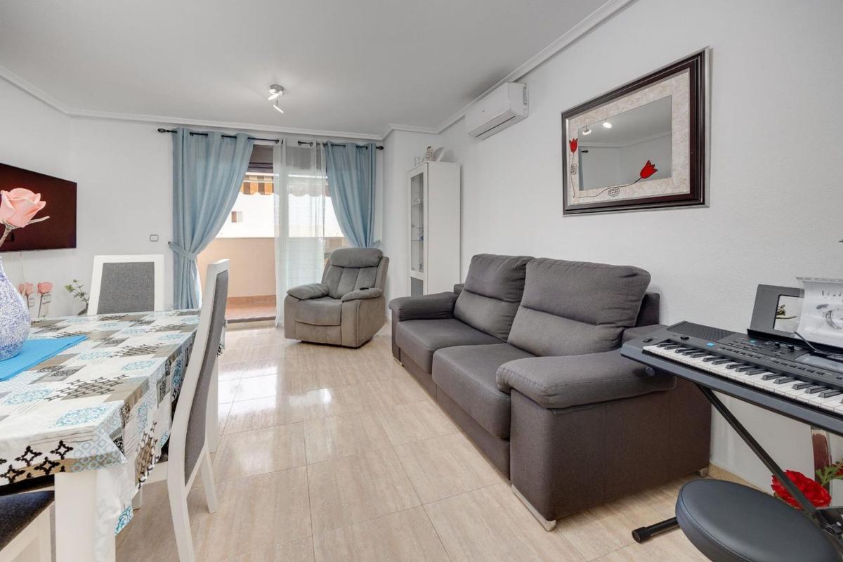 Venta de piso en Piso en Antonio Machado, Torrevieja, Torrevieja
photo 3