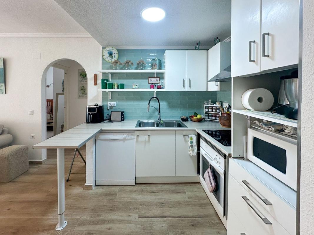 Sale of apartment in Piso en Las Piscinas Naturales, Torrevieja, Torrevieja
photo 2