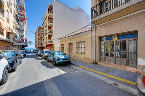 Sale of flat in Piso en Las Piscinas Naturales, Torrevieja, Torrevieja
 photo 4