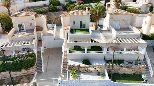Chalet adosado en Calle de Torrevella, Pueblo Acantilado - Lanuza, El Campello photo 1