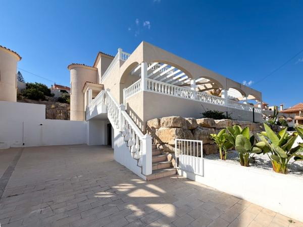 Chalet adosado en Calle de Torrevella, Pueblo Acantilado - Lanuza, El Campello thumbnail 2