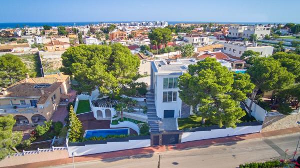 Casa o chalet independiente en Avenida de Torrevieja, Los Balcones - Los Altos del Edén, Torrevieja photo 4