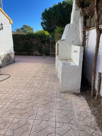 Частный шале на продаже в Casa o chalet en Punta Prima, Torrevieja, Торревьеха thumbnail 3
