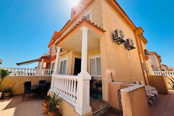 Chalet wolnostojący na sprzedaż w Casa o chalet en Miramar - Torre del Moro, Torrevieja, Torrevieja photo 1