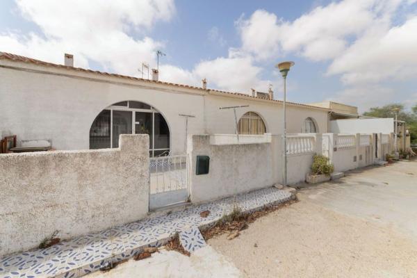 Chalet pareado en Calle Lejona, La Siesta - El Salado - Torreta, Torrevieja photo 1
