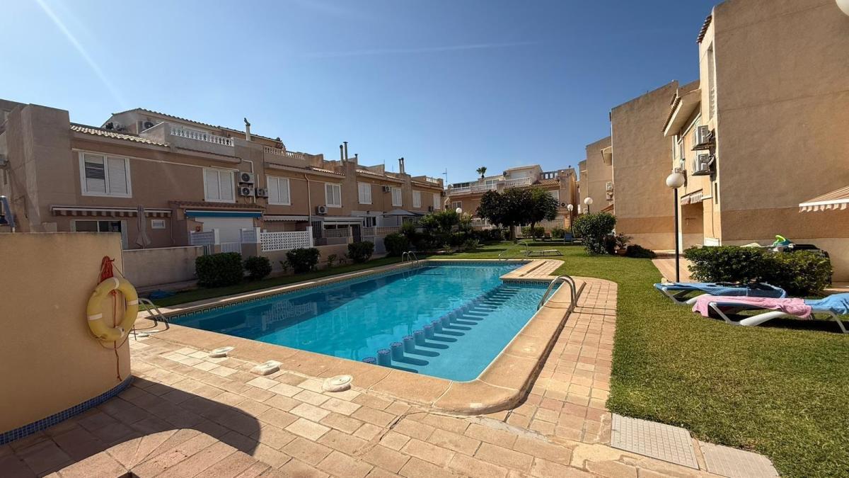 Venta de chalet adosado en , Torrevieja photo 3