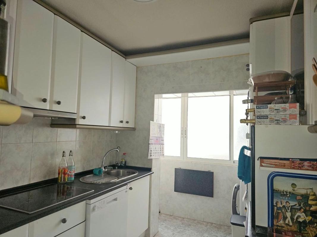 Venta de piso en Piso en Calle Virgen de Monserrate, Tómbola - Rabasa, Alicante / Alacant, Alicante / Alacant
photo 4