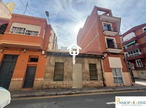 Chalet adosado en Calle del Doctor Bergez, Carolinas Altas, Alicante / Alacant photo 1