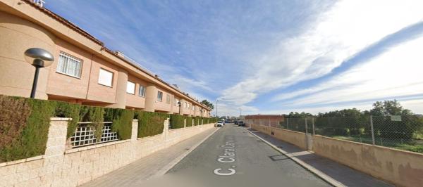 Chalet adosado en Clara Campoamor, Alicante Golf, Alicante / Alacant thumbnail 3