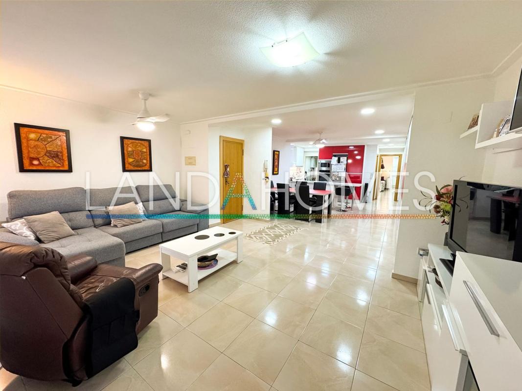 Venta de piso en Piso en Calle del Capità Baltasar Tristany, 84, Reina Victoria-Miguel Hernández, Elche / Elx, Elche / Elx
photo 2