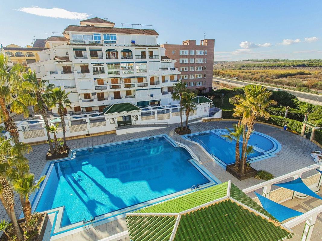 Sale of apartment in Piso en Los Europeos, Torrevieja, Torrevieja
photo 1