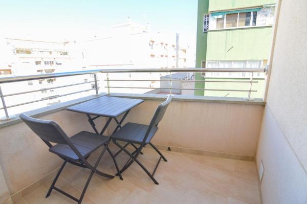 Venta de piso en Piso en Calle Ramón Gallud, Las Piscinas Naturales, Torrevieja, Torrevieja
 photo 4