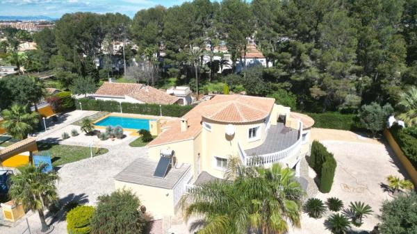 Chalet wolnostojący na sprzedaż w Casa o chalet en El Montgó, Denia, Dénia photo 1