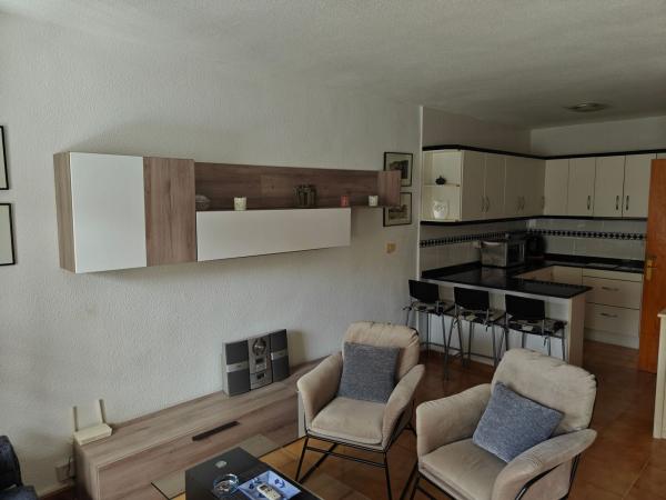 Chalet pareado en Calle Río Tajo, 48, Panorama-Sierramar, Gran Alacant thumbnail 2