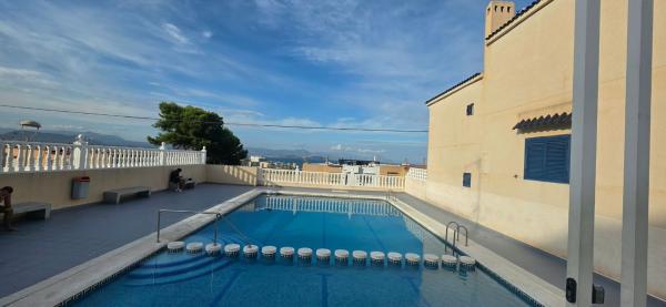 Chalet pareado en Calle La Rioja, Panorama-Sierramar, Gran Alacant thumbnail 2