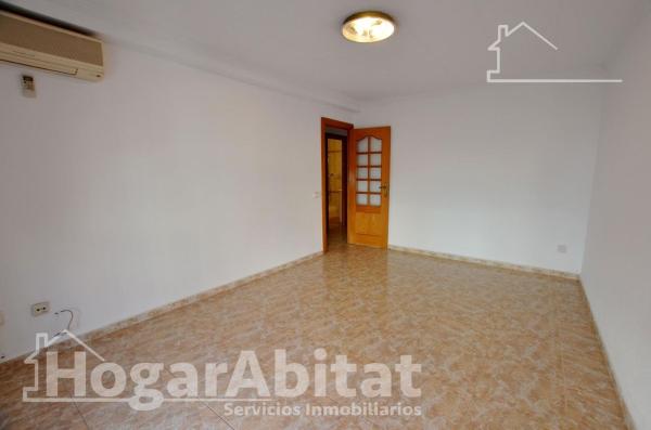 Venta de piso en Piso en Calle Aguas de Sax, Altozano, Alicante / Alacant, Alicante / Alacant
photo 1