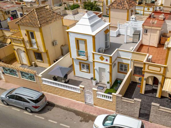 Chalet adosado en Calle Francisco Diez Martinez, La Siesta - El Salado - Torreta, Torrevieja photo 1
