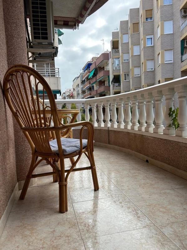 Venta de piso en Piso en Calle Almudena, Las Piscinas Naturales, Torrevieja, Torrevieja
photo 2