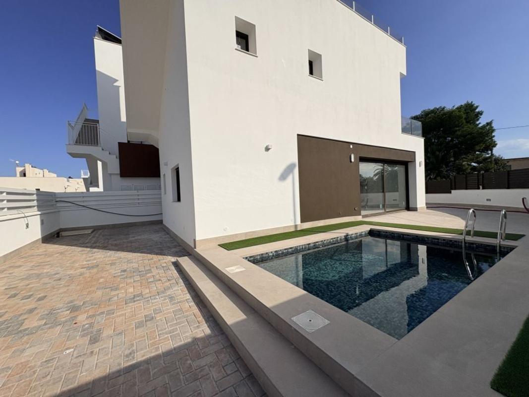 Venta de chalet independiente en Casa o chalet en Calle Noruega, La Marina, Elche / Elx, Elche / Elx
 photo 3