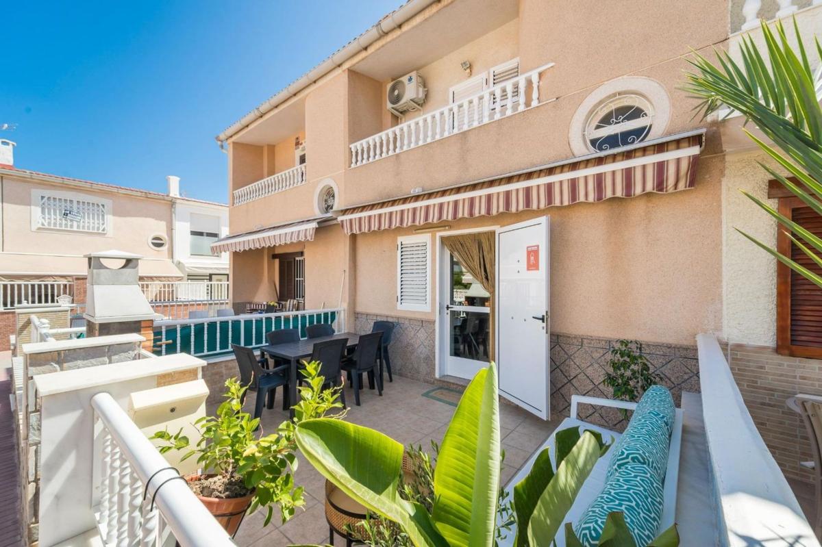 Duplex sale in Dúplex en Calle Bulnes, Playa de los Náufragos, Torrevieja, Torrevieja photo 1