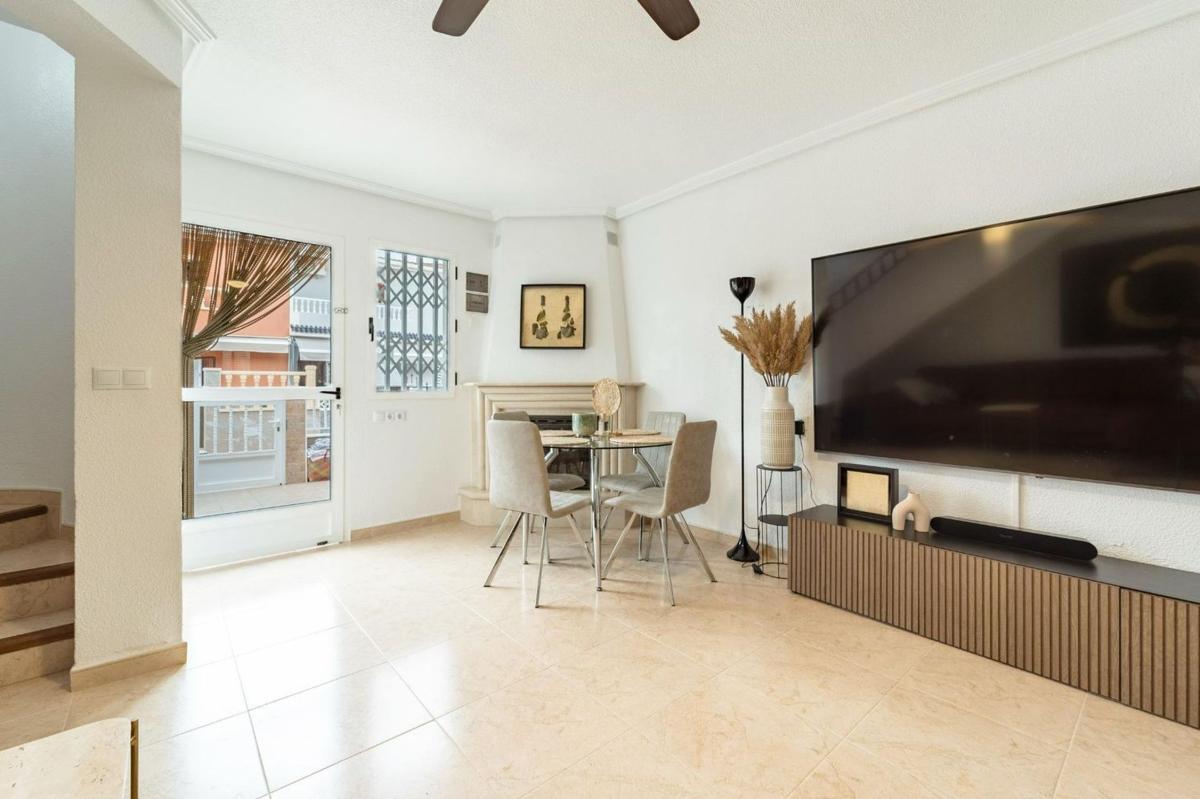 Duplex sale in Dúplex en Calle Bulnes, Playa de los Náufragos, Torrevieja, Torrevieja photo 4