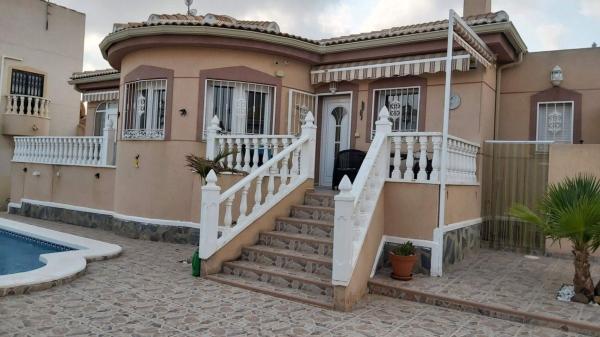 Casa o chalet independiente en Avenida Federíco García Lorca, Benijofar photo 1