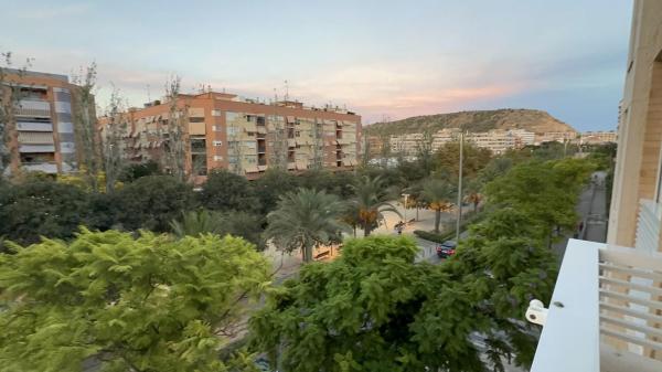 Venta de piso en Piso en Calle del Doctor Bergez, Carolinas Altas, Alicante / Alacant, Alicante / Alacant
photo 1